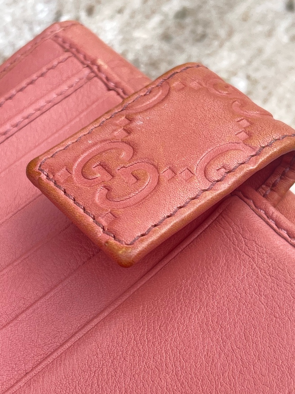 Gucci Compact Bifold Wallet GG Embossed Pink Shima Leather with Gold Charm - Picture 15 of 16